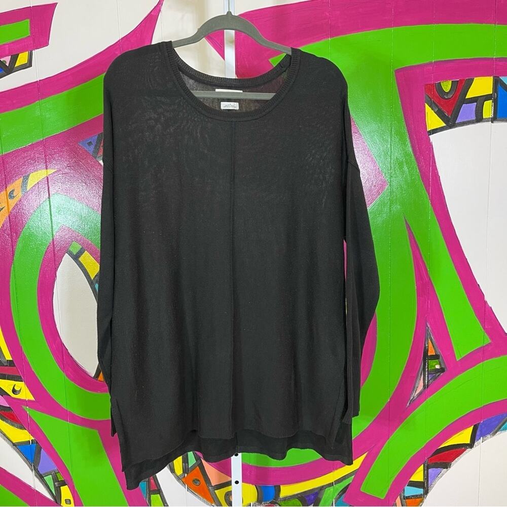 Van Heusen, Acrylic Knit Sweater. Size Large. In good used condition!
